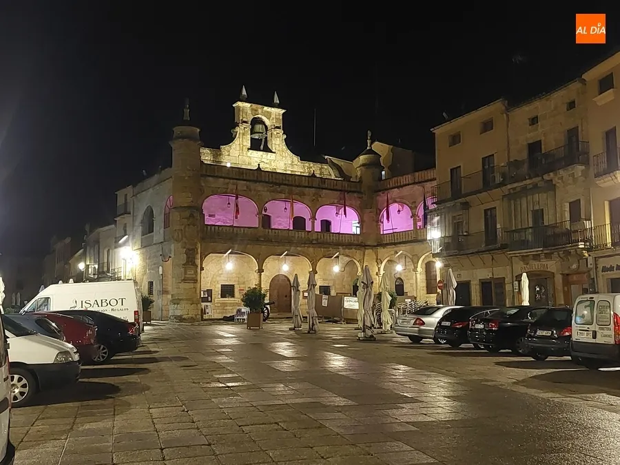 Foto 10 - Puntos clave de Mir&oacute;briga se iluminan de rosa por el D&iacute;a contra el C&aacute;ncer de Mama