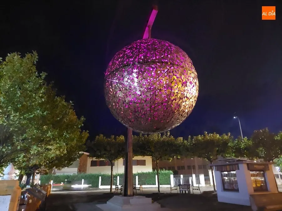 Foto 6 - Puntos clave de Mir&oacute;briga se iluminan de rosa por el D&iacute;a contra el C&aacute;ncer de Mama