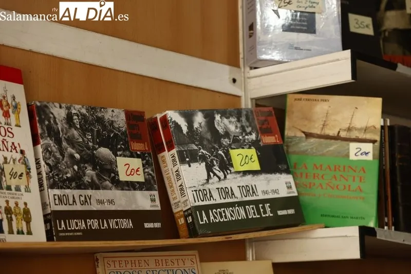 Primer día de la La Feria del Libro Antiguo y de Ocasión. Fotos: David Sañudo