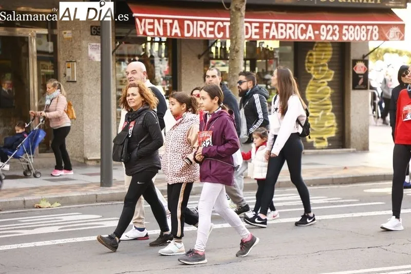 Participantes en la marcha solidaria no competitiva e los 1.000 Pasos. Fotos: David Sañudo