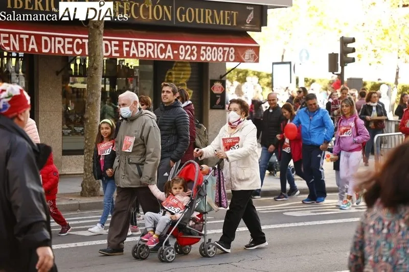 Participantes en la marcha solidaria no competitiva e los 1.000 Pasos. Fotos: David Sañudo