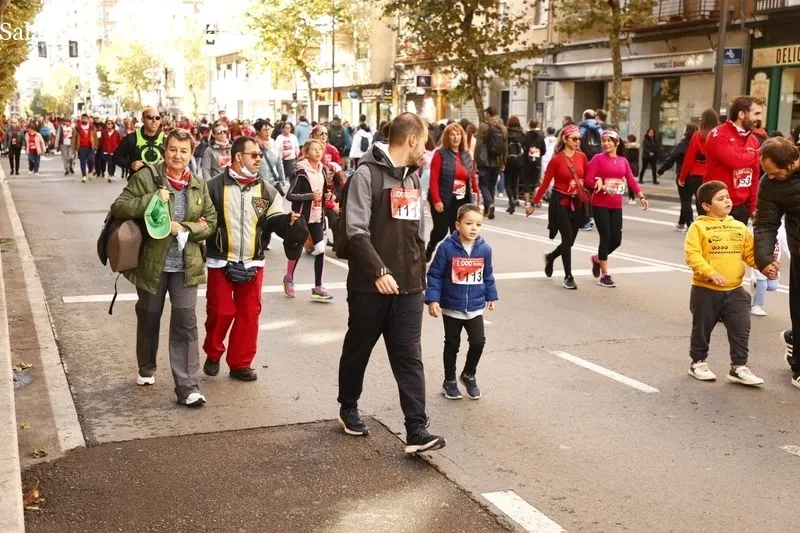 Participantes en la marcha solidaria no competitiva e los 1.000 Pasos. Fotos: David Sañudo