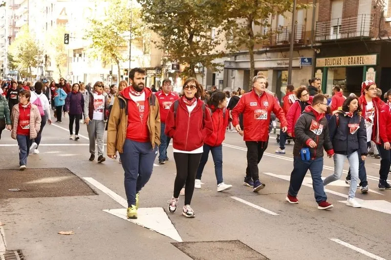 Participantes en la marcha solidaria no competitiva e los 1.000 Pasos. Fotos: David Sañudo