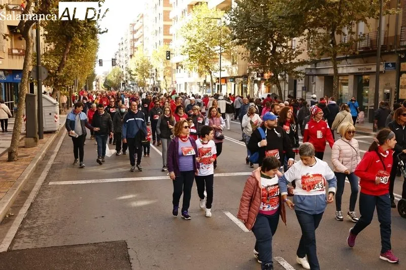 Participantes en la marcha solidaria no competitiva e los 1.000 Pasos. Fotos: David Sañudo