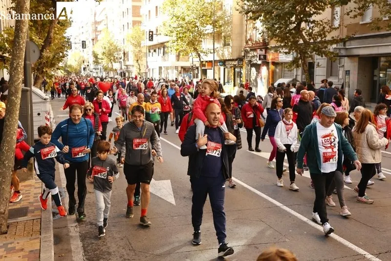 Participantes en la marcha solidaria no competitiva e los 1.000 Pasos. Fotos: David Sañudo