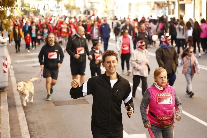 Participantes en la marcha solidaria no competitiva e los 1.000 Pasos. Fotos: David Sañudo
