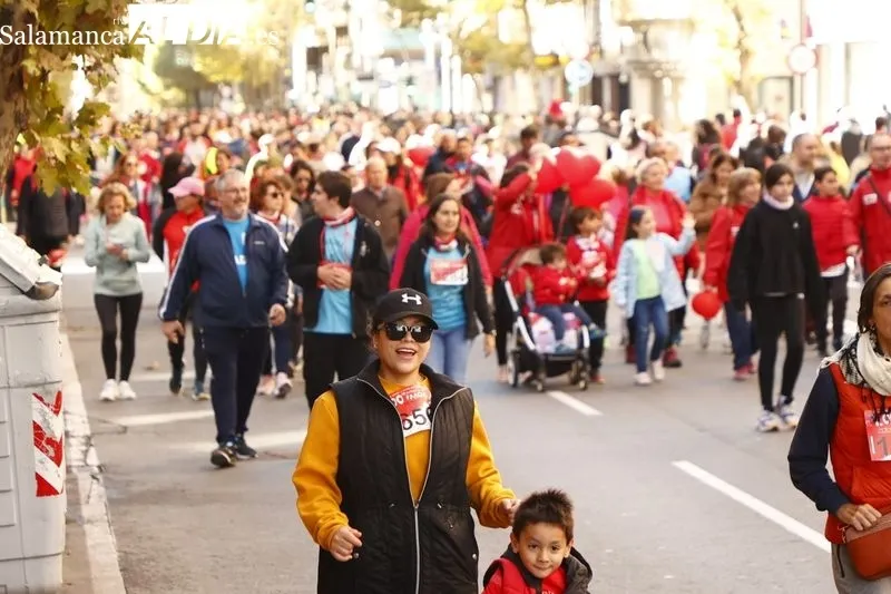 Participantes en la marcha solidaria no competitiva e los 1.000 Pasos. Fotos: David Sañudo