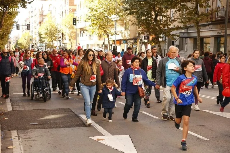 Participantes en la marcha solidaria no competitiva e los 1.000 Pasos. Fotos: David Sañudo