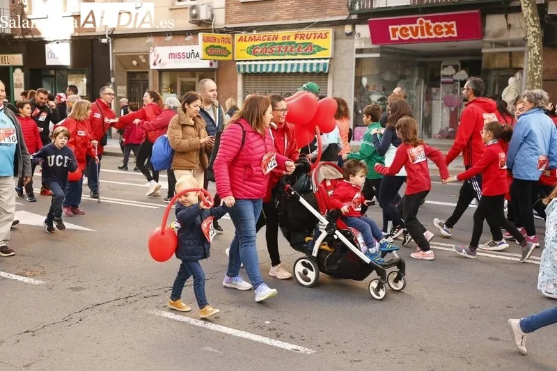 Participantes en la marcha solidaria no competitiva e los 1.000 Pasos. Fotos: David Sañudo