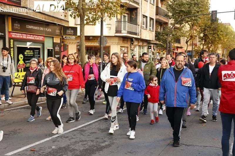 Participantes en la marcha solidaria no competitiva e los 1.000 Pasos. Fotos: David Sañudo