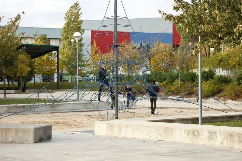 Imágenes de varios parques de Salamanca en la tarde de este domingo. Fotos: David Sañudo