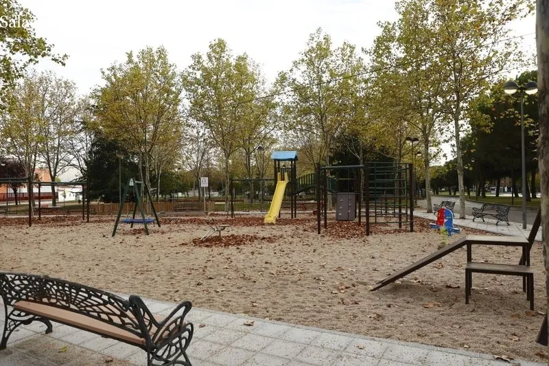 Imágenes de varios parques de Salamanca en la tarde de este domingo. Fotos: David Sañudo