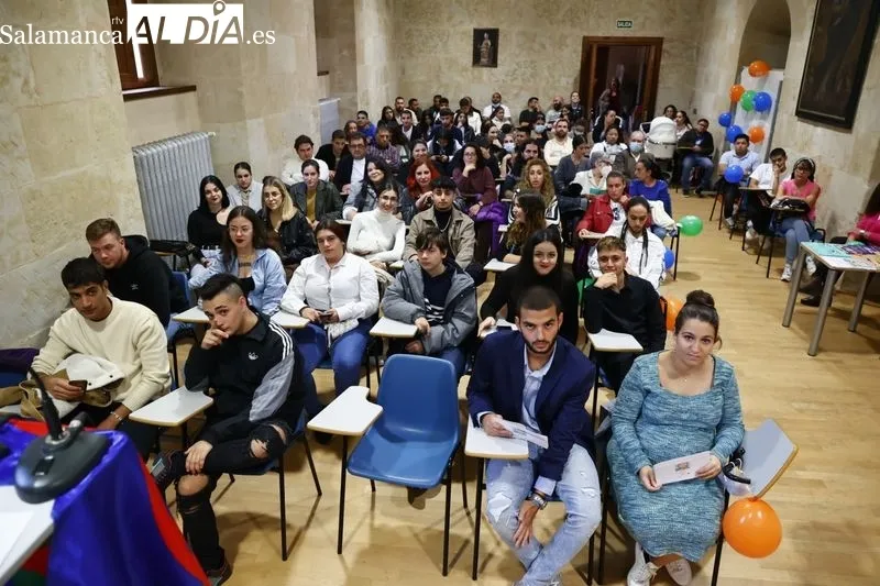 Asistentes al acto de reconocimiento a los alumnos que han titulado la ESO. 