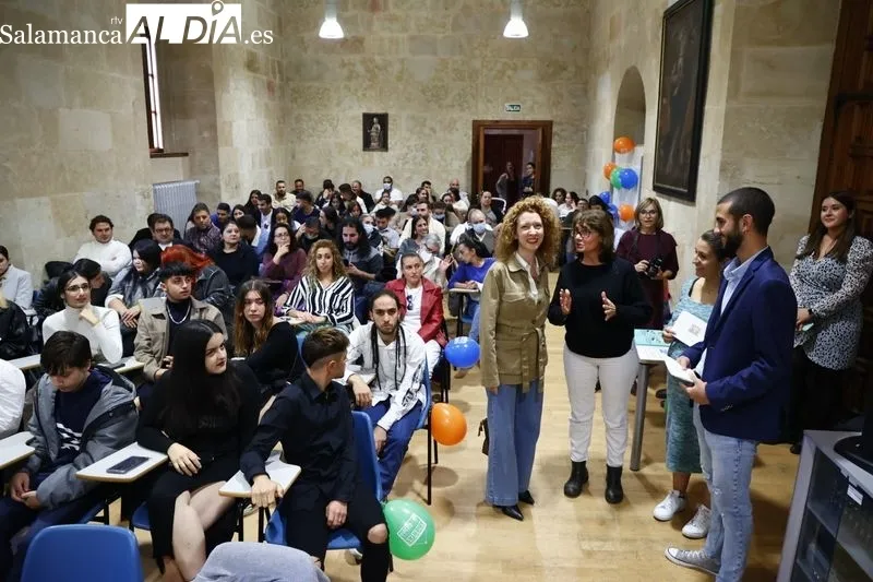 Asistentes al acto de reconocimiento a los alumnos que han titulado la ESO. 