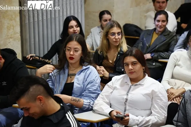 Asistentes al acto de reconocimiento a los alumnos que han titulado la ESO. 