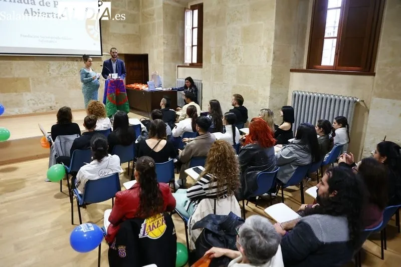 Asistentes al acto de reconocimiento a los alumnos que han titulado la ESO. 