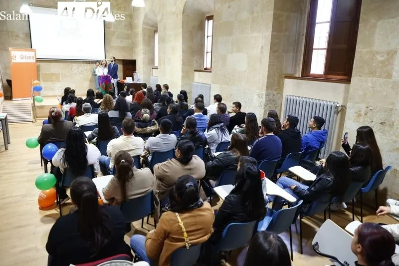 Asistentes al acto de reconocimiento a los alumnos que han titulado la ESO. 