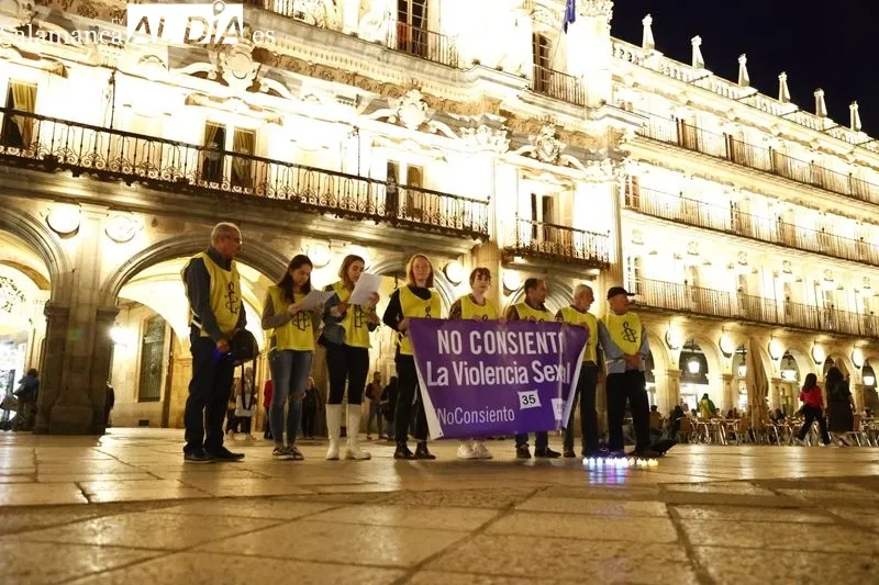 Acto de Amnistía Internacional en la Plaza Mayor de Salamanca. Fotos: David Sañudo