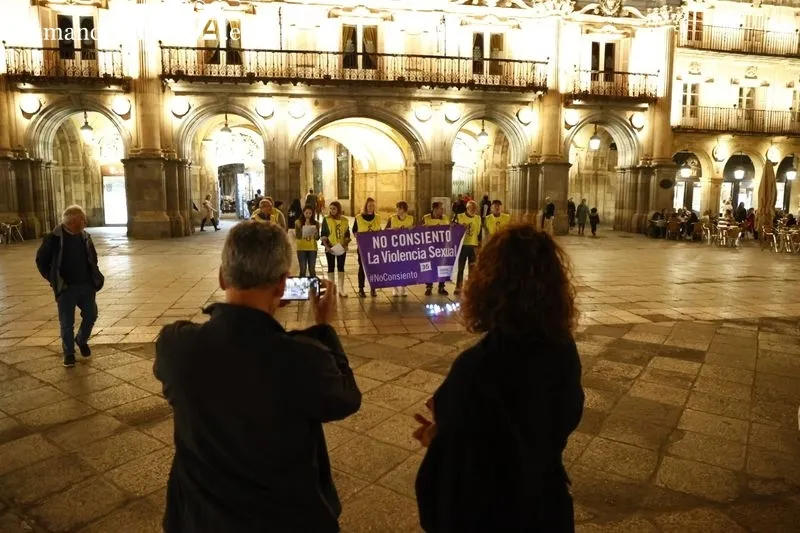 Acto de Amnistía Internacional en la Plaza Mayor de Salamanca. Fotos: David Sañudo