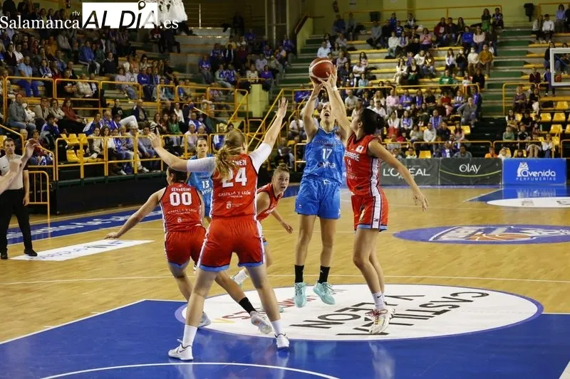 Foto 2 - El Perfumer&iacute;as Avenida supera con facilidad al Bembibre de la mano de Vilar&oacute; (76-56)