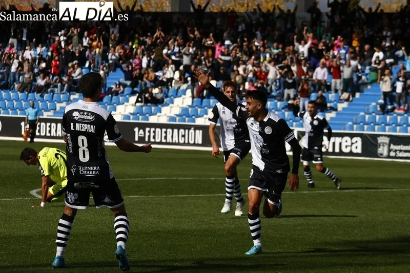 Foto 10 - Con Chapela y la porter&iacute;a a cero es m&aacute;s f&aacute;cil: Unionistas gana al Ceuta y coge aire (1-0)