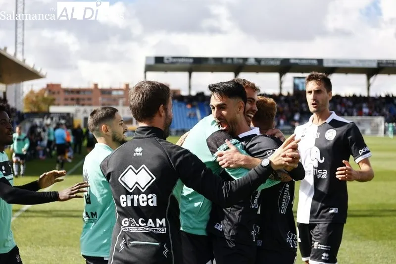Foto 6 - Con Chapela y la porter&iacute;a a cero es m&aacute;s f&aacute;cil: Unionistas gana al Ceuta y coge aire (1-0)
