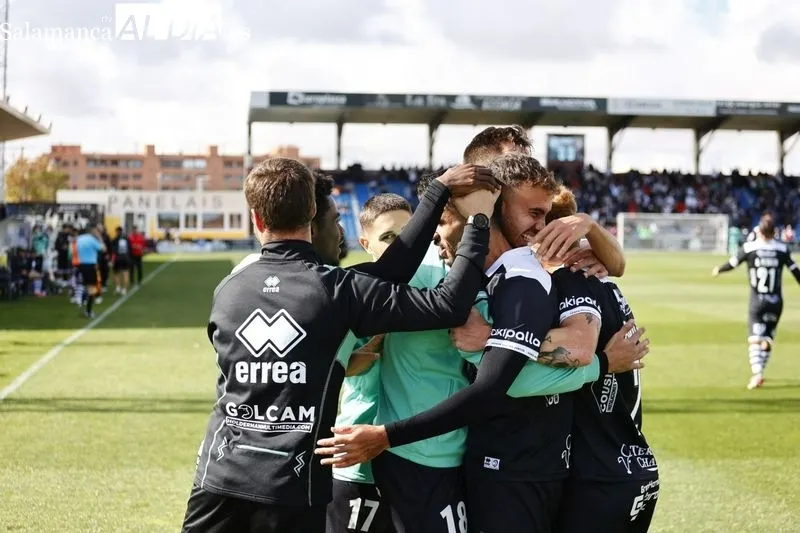 Foto 5 - Con Chapela y la porter&iacute;a a cero es m&aacute;s f&aacute;cil: Unionistas gana al Ceuta y coge aire (1-0)