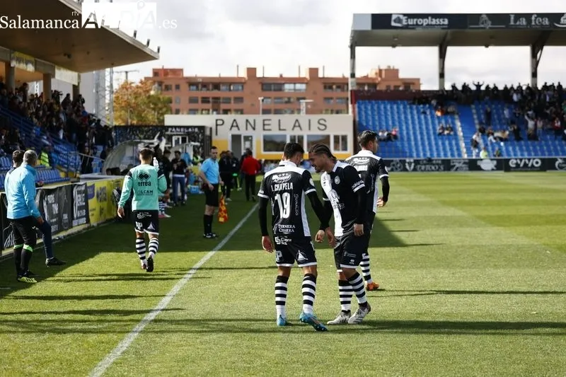 Foto 3 - Con Chapela y la porter&iacute;a a cero es m&aacute;s f&aacute;cil: Unionistas gana al Ceuta y coge aire (1-0)