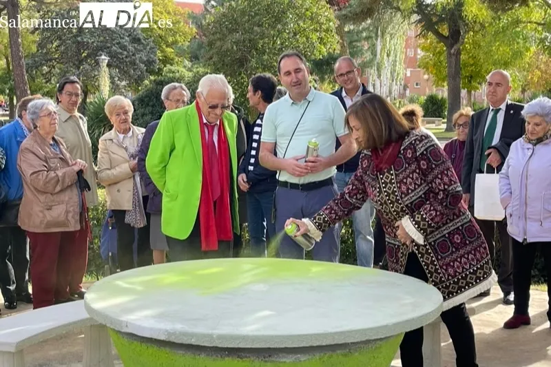 El Padre Ángel inauguraba en Peñaranda la primera ‘Mesa Verde’