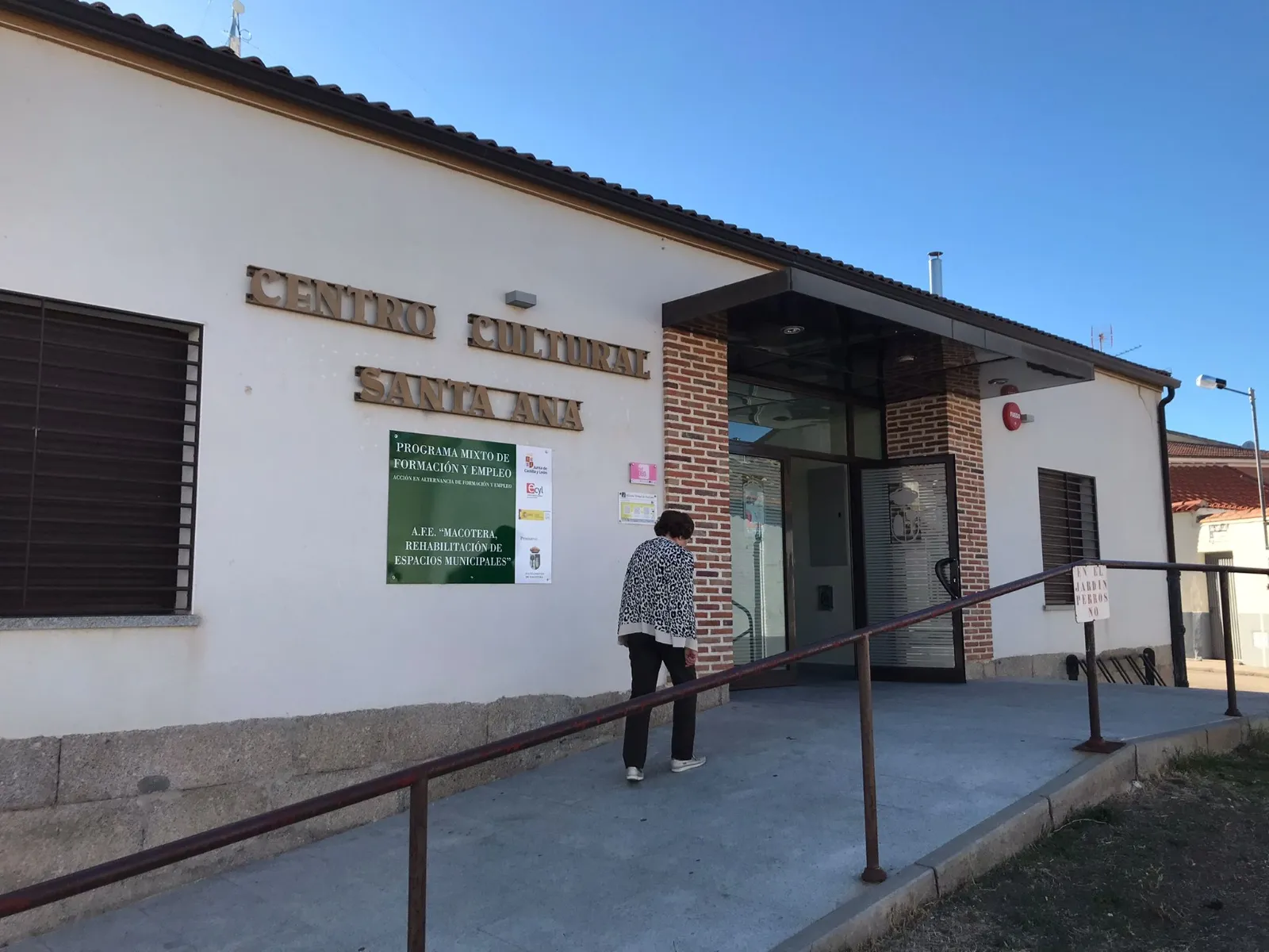 Macotera acogía la representación 'Con la cabeza en las nubes' de Eugenia Manzaneda dentro del Festival Provincia a Escena