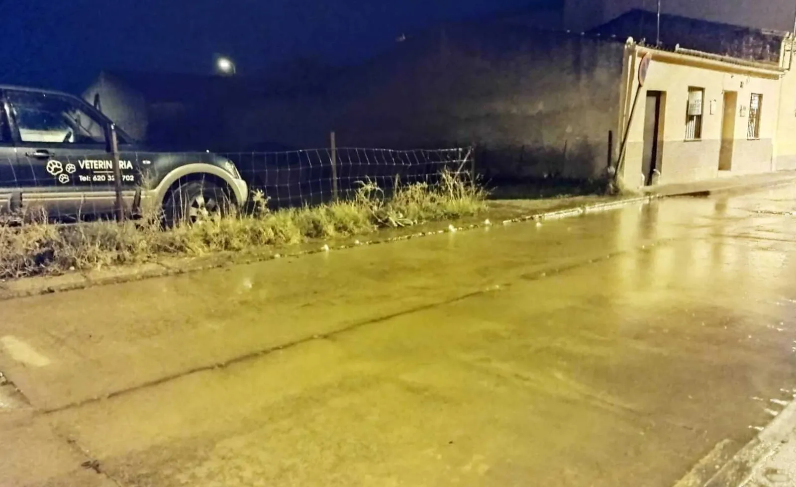 Foto 5 - La calle Tormes sufre de madrugada el 6&ordm; revent&oacute;n en s&oacute;lo 12 d&iacute;as