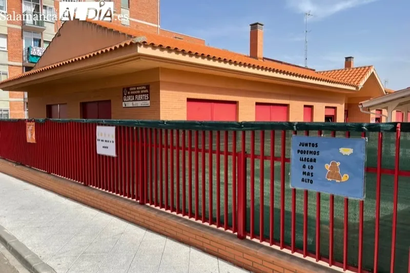 El CEI Gloria Fuertes comienza a crear un mural en positivo junto a los más pequeños