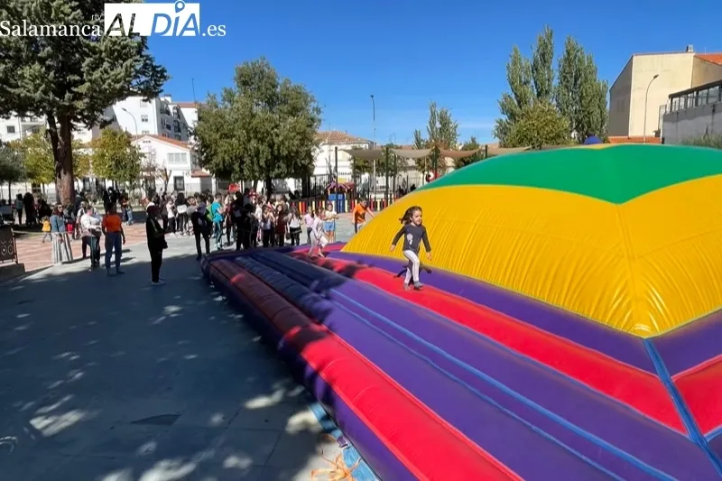 El gran parque infantil era protagonista del domingo de fiestas patronales
