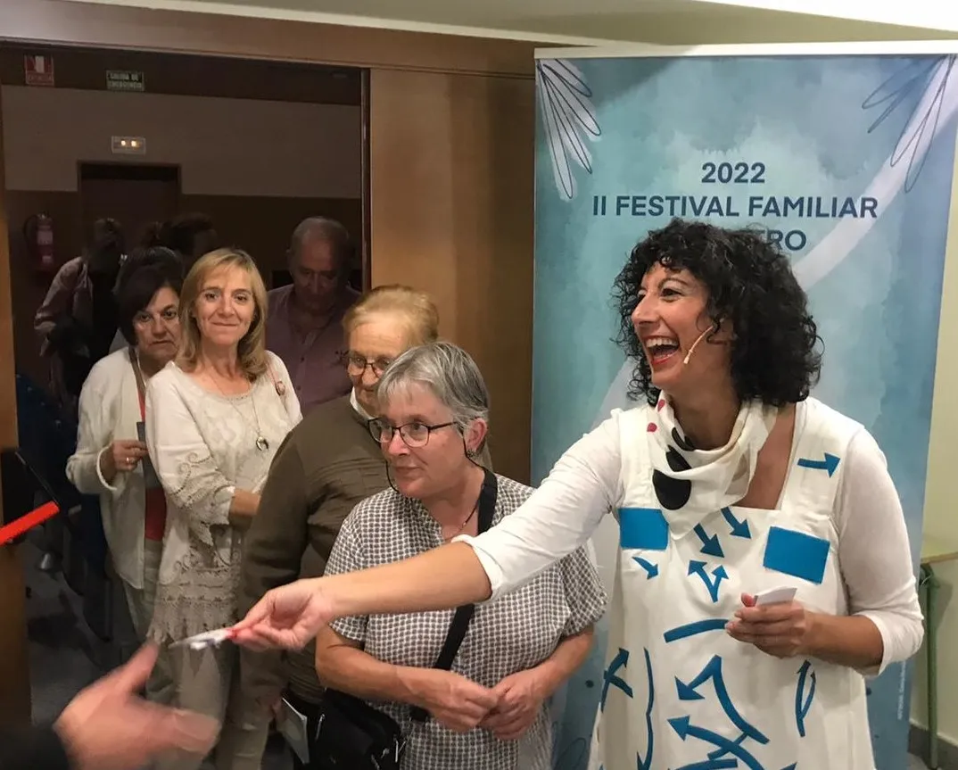 Macotera acogía la representación 'Con la cabeza en las nubes' de Eugenia Manzaneda dentro del Festival Provincia a Escena