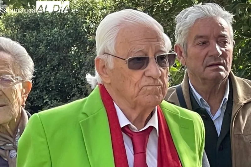 El Padre Ángel inauguraba en Peñaranda la primera ‘Mesa Verde’