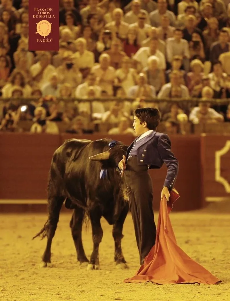 Foto 4 - Marco P&eacute;rez arrasa en Sevilla: dos orejas y rabo