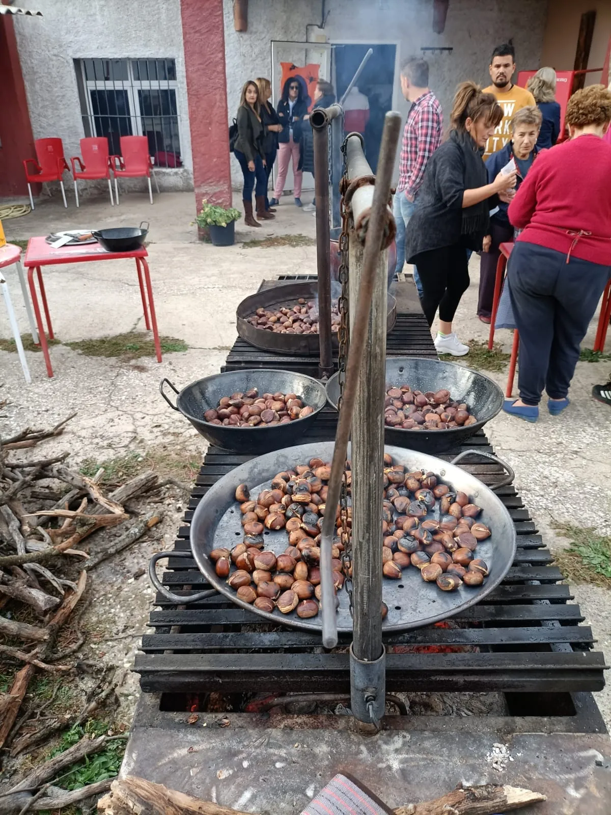 Salmoral organizaba este sábado su fiesta del Magosto