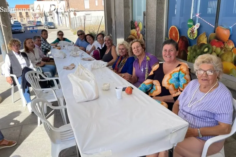La plaza de la Constituciòn acogía la gran paellada de San Miguel 
