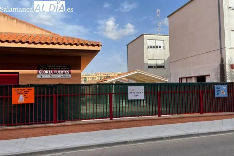 El CEI Gloria Fuertes comienza a crear un mural en positivo junto a los más pequeños