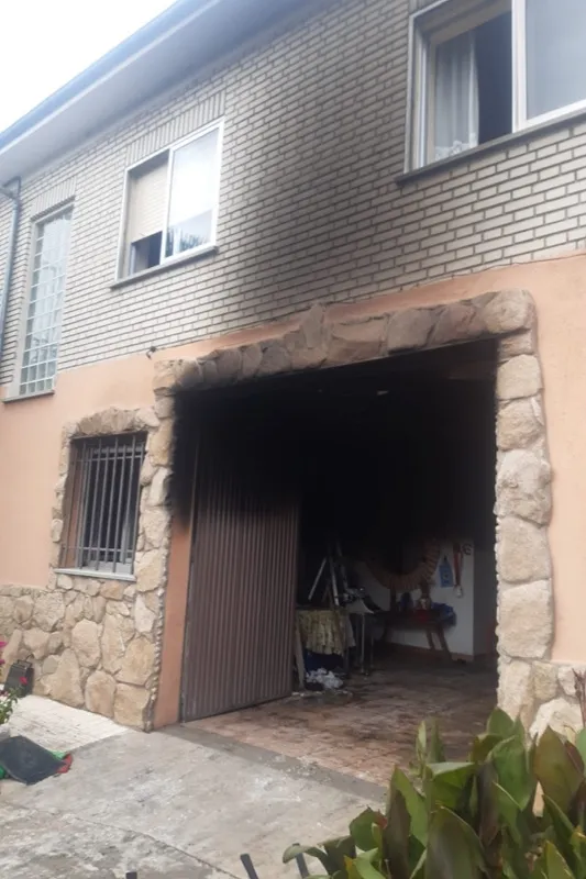Los Bomberos sofocaban un incendio en una vivienda de Santiago de la Puebla