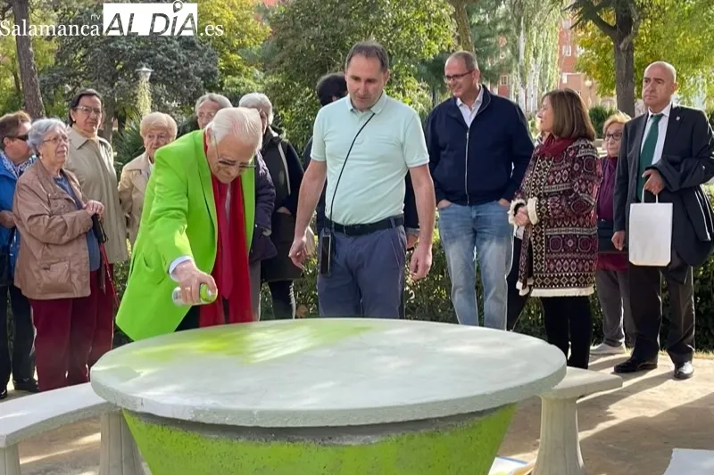 El Padre Ángel inauguraba en Peñaranda la primera ‘Mesa Verde’