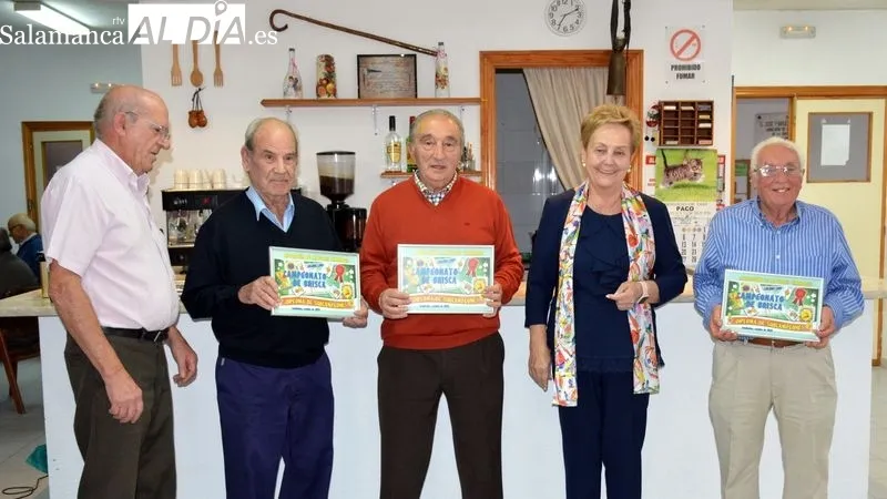 Las campeonas recibieron los trofeos de manos de miembros de la directiva de la Asociación Liminares