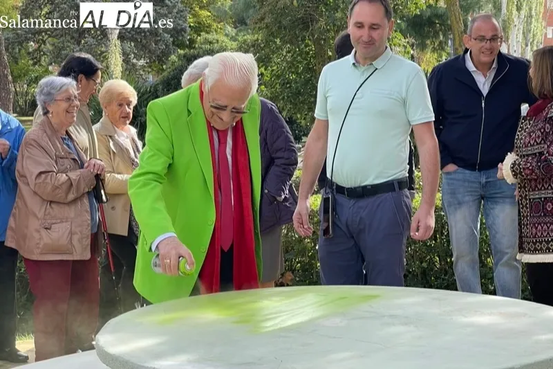El Padre Ángel inauguraba en Peñaranda la primera ‘Mesa Verde’