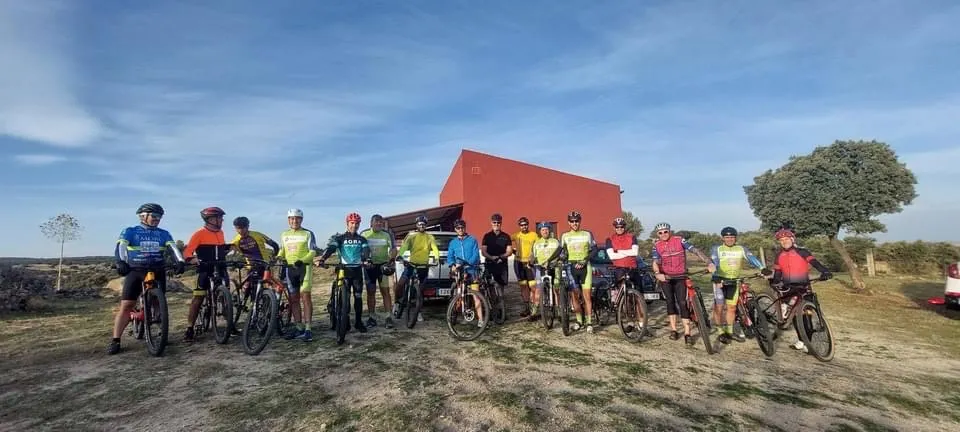 El Club BTT Macotera organizaba una quedada por el rio Margañan