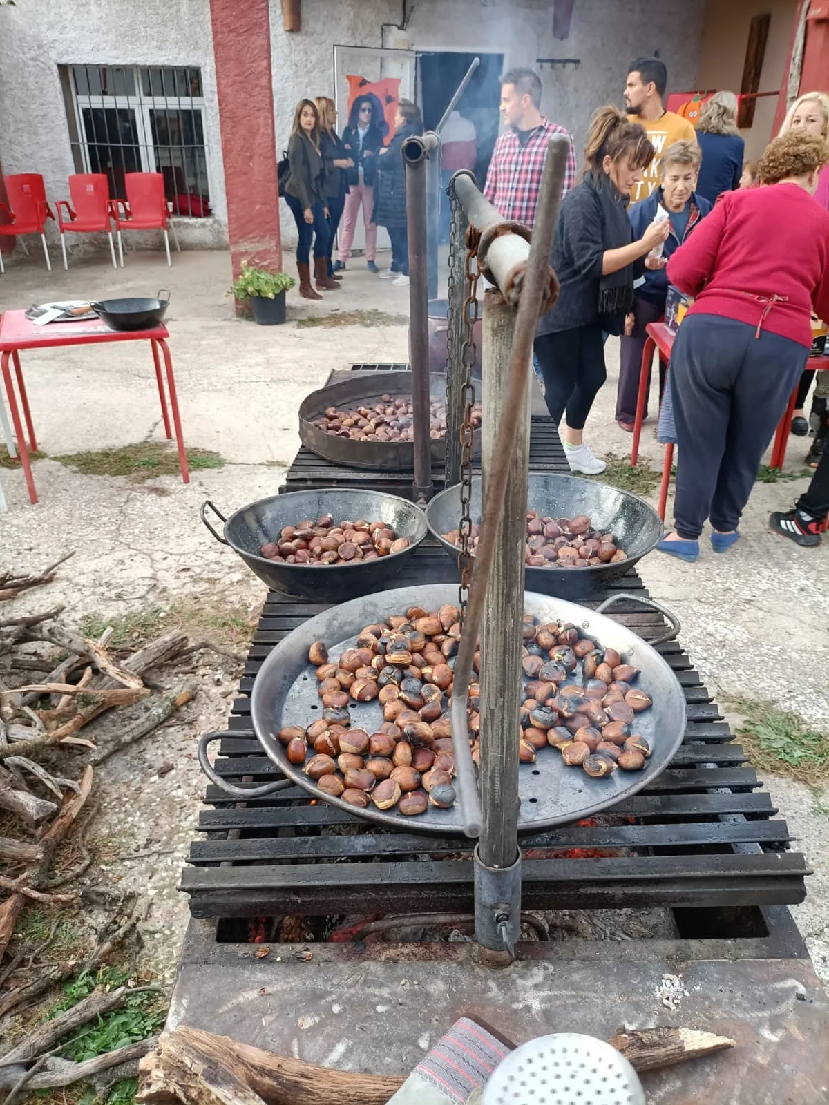 Salmoral organizaba este sábado su fiesta del Magosto