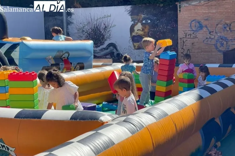 El gran parque infantil era protagonista del domingo de fiestas patronales