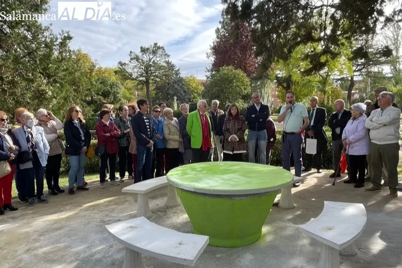 El Padre Ángel inauguraba en Peñaranda la primera ‘Mesa Verde’