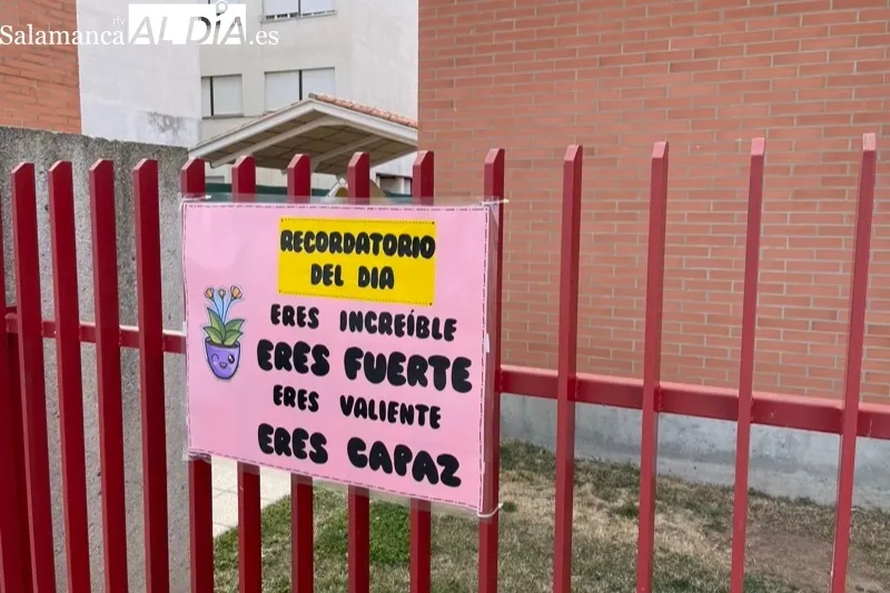 El CEI Gloria Fuertes comienza a crear un mural en positivo junto a los más pequeños