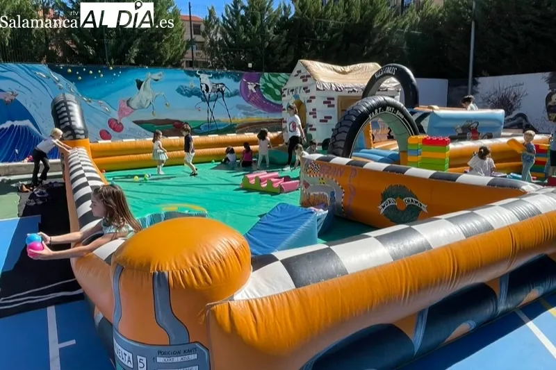 El gran parque infantil era protagonista del domingo de fiestas patronales