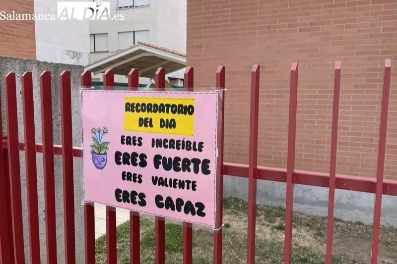 Foto 2 - El CEI Gloria Fuertes crea un mural "optimista", para el que piden la colaboraci&oacute;n vecinal. "Queremos mandar el mensaje de que todo es posible, implicando a peque&ntilde;os y mayores"